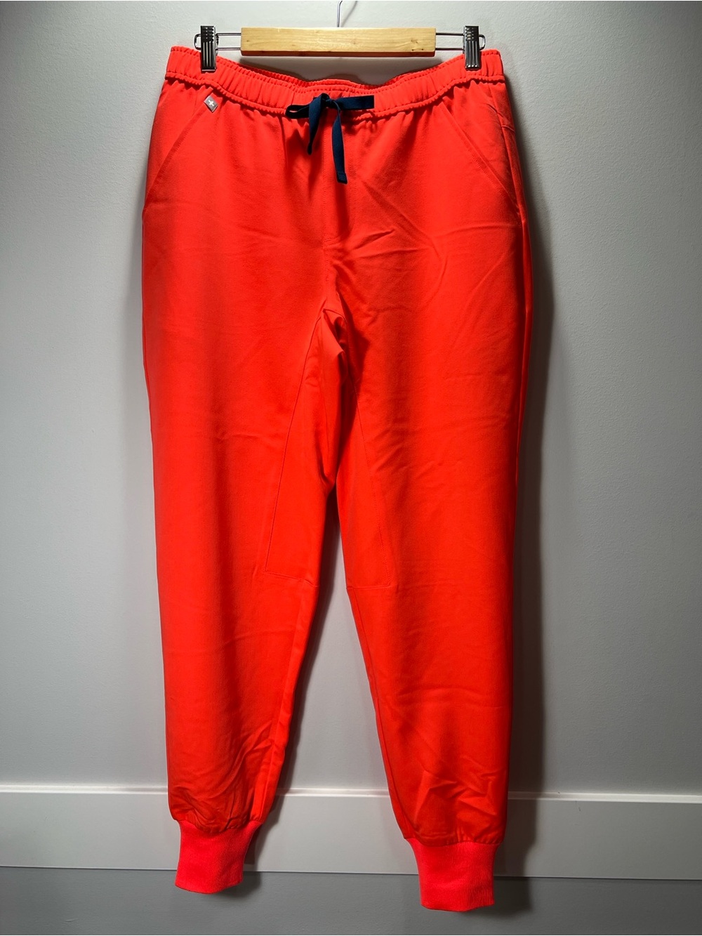 FIERY CORAL FIGS Tansen Jogger Scrub Pants – NWT